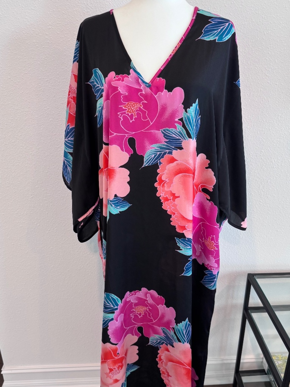 NATORI Women’s Black Floral Satin Caftan Lounge Dress Size Large.